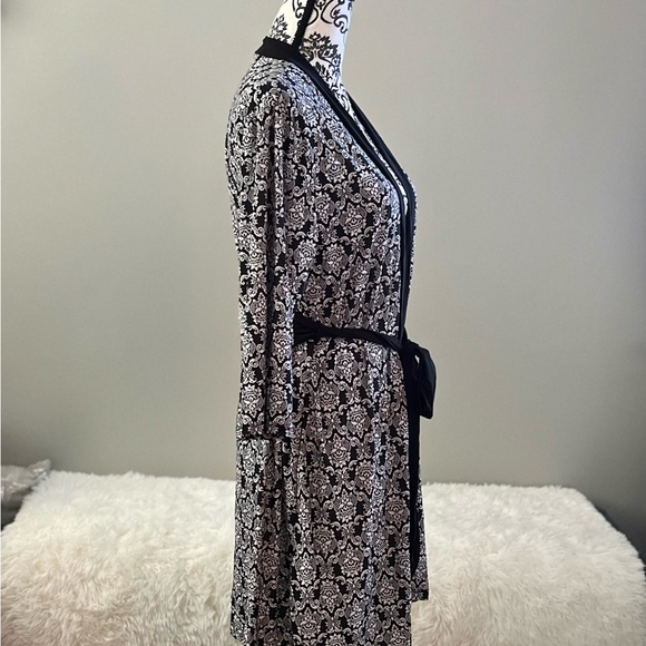 Women’s Marilyn Monroe Robe NWT - Picture 9 of 15